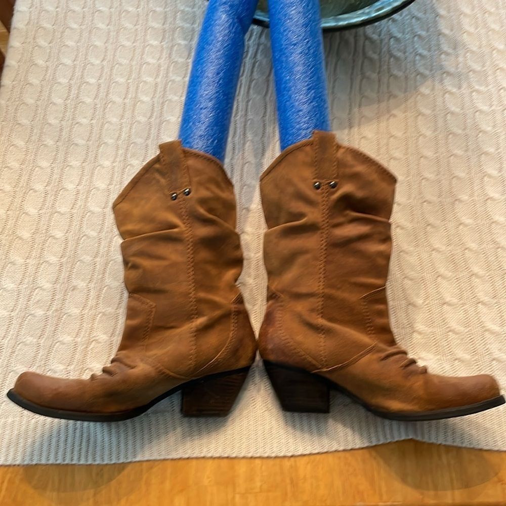 BCBGeneration 9.5 suede leather boot 2.25” heel mid calf 12.5” high from floor